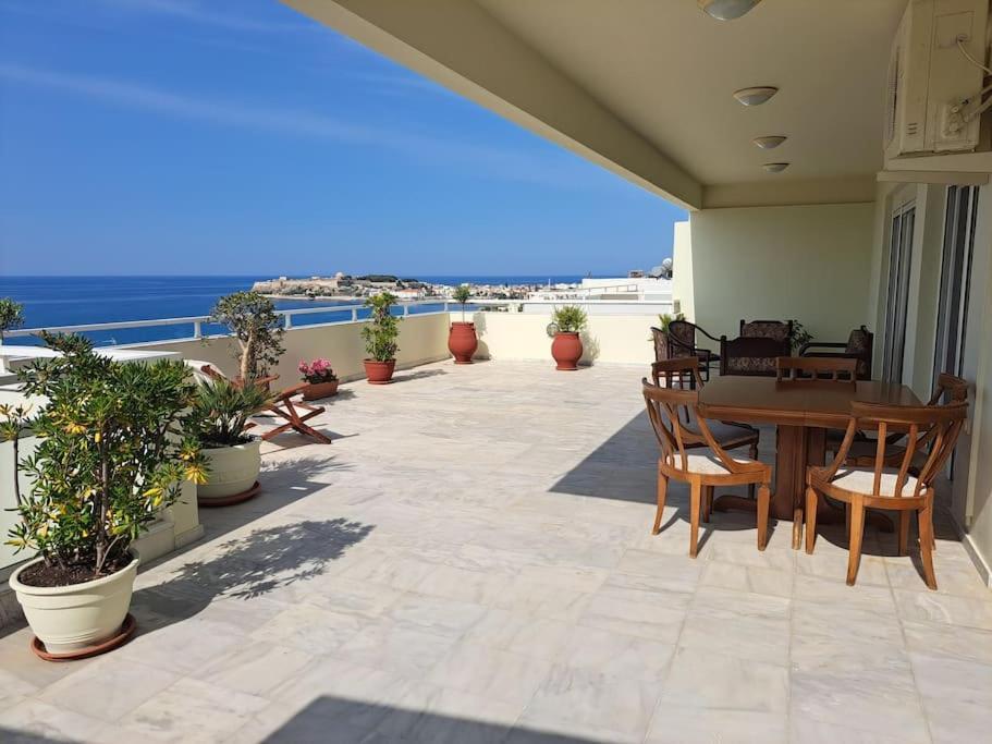 Seaview Flora'S Luxury Apartment-300Meters From The Beach Rethymno Exterior foto