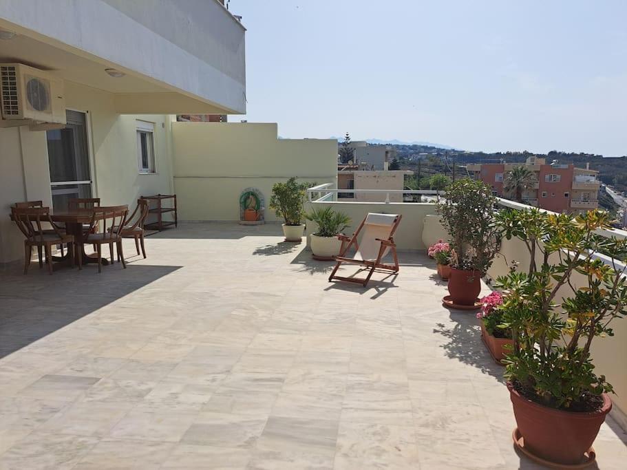 Seaview Flora'S Luxury Apartment-300Meters From The Beach Rethymno Exterior foto