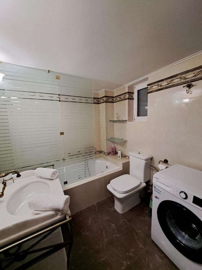 Seaview Flora'S Luxury Apartment-300Meters From The Beach Rethymno Exterior foto