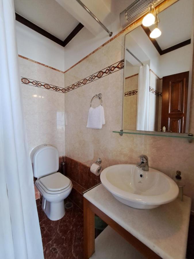 Seaview Flora'S Luxury Apartment-300Meters From The Beach Rethymno Exterior foto