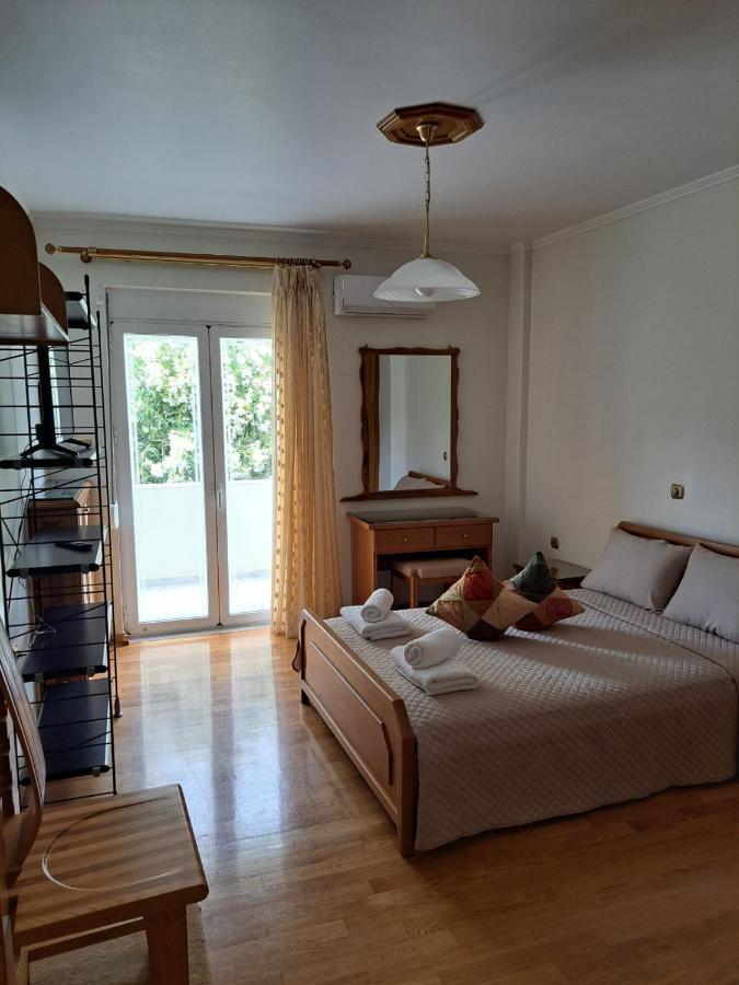 Seaview Flora'S Luxury Apartment-300Meters From The Beach Rethymno Exterior foto
